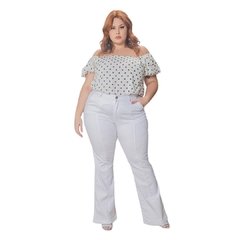 Calça feminina boot cut ( flare) com nervura Plus Size