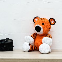 Imagem do Boneco Tigre listrado em amigurumi