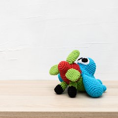 Avião em amigurumi - comprar online