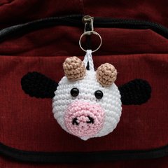 Chaveiro Cabeça vaca holandesa em amigurumi - comprar online