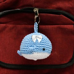 Baleia com lacinho em amigurumi - comprar online