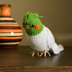 Calopsita verde em amigurumi na internet
