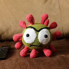 Corona vírus em amigurumi - loja online