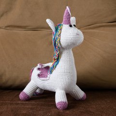 Unicórnio lilás em amigurumi - Art Familiar Artesanato