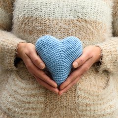 Coração médio em amigurumi