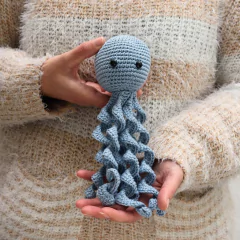 Polvo para newborn azul em amigurumi - comprar online