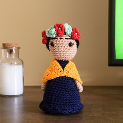Boneca Frida Kahlo média em amigurumi - loja online