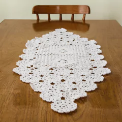 Caminho de mesa triângulos em crochê