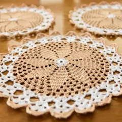 Kit toalhinha bege e branca em crochê - loja online