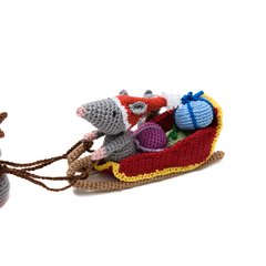 Trenó de Natal com ratinhos em amigurumi na internet