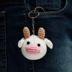 Chaveiro vaquinha em amigurumi - comprar online