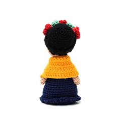 Boneca Frida Kahlo média em amigurumi - Art Familiar Artesanato