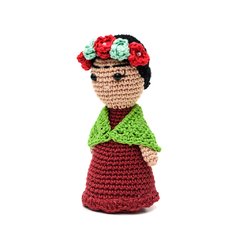 Boneca Frida Kahlo média em amigurumi