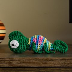 Camaleão verde escuro em Amigurumi - Art Familiar Artesanato