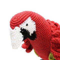 Arara vermelha e verde em amigurumi - comprar online