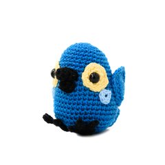 Ararinha azul em amigurumi