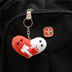 Chaveiro Abraço do Coração em amigurumi - Art Familiar Artesanato