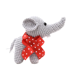 Elefante com laço em amigurumi