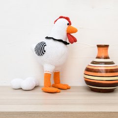 Galinha com ovos em amigurumi - Art Familiar Artesanato