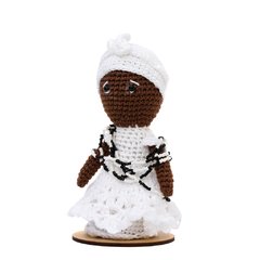 Preta velha em amigurumi - comprar online