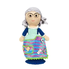 Vovó costureira em amigurumi