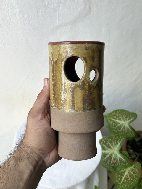 Vaso vazado vermelho - Taiz Lima