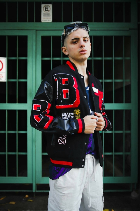 Campera NBA Chicago Bulls NBA 17x Finals Champions Full Black - comprar online
