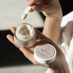 Crema Facial Lucero - Iluminadora e Hidratante "Kamikaze"