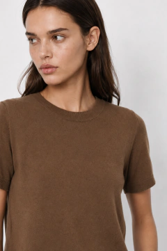 REMERA MEDUSA TEJIDO HILO - comprar online