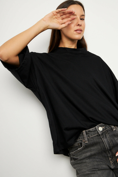 REMERA NAPLES BOXY OVERSIZE - JUVIA