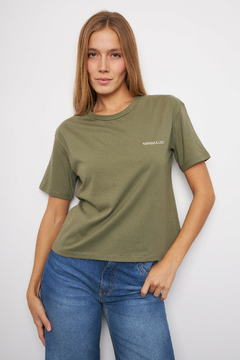 Imagen de REMERA MINIMALIST BORDADA