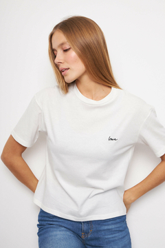 REMERA LOVE BORDADA - tienda online