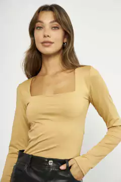 REMERA EUSIKA LYCRA