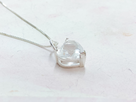 Colar zircônia coração branco em prata