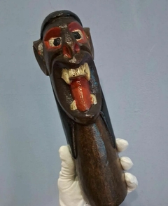 Antiga Carranca Decorativa em Madeira na internet