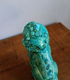 Imagem do Escultura em porcelana cão de fó protegendo seu filhote no tom de azul