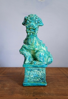 Escultura em porcelana cão de fó protegendo seu filhote no tom de azul - comprar online