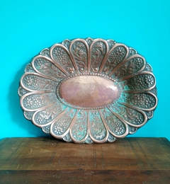 Antiga Fruteira ou travessa oval funda em cobre martelado