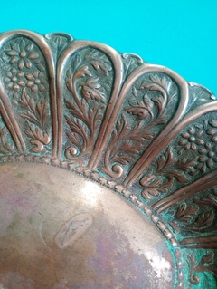 Antiga Fruteira ou travessa oval funda em cobre martelado - Achados e Encantos