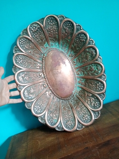Antiga Fruteira ou travessa oval funda em cobre martelado