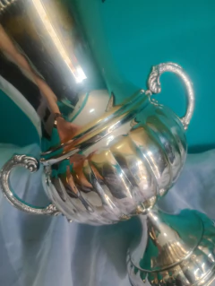 Antigo e lindo vaso / ânfora bojudo com banho de prata - Achados e Encantos