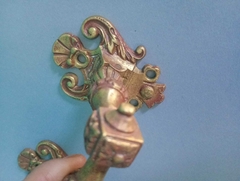 Raro puxador de gavetas em bronze maciço Com Marcação no bronze