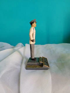 Miniatura Cadete AMAN - Escola Militar de Resende (11 cm) - Achados e Encantos Antiguidade 