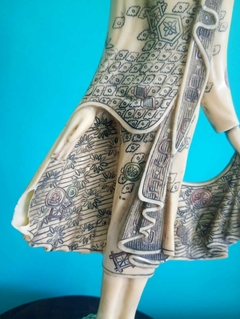 Antiga e linda escultura de Buda em pé em resina italiana - comprar online