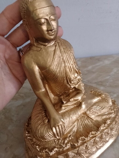Buda Dourado em Resina - Achados e Encantos