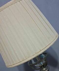 Antiga Luminária de Mesa / Abajur em Metal e cupula de Tecido