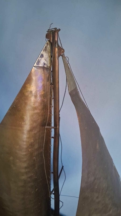 Magnífica e Grande Vela Oceânica em Bronze e Madeira