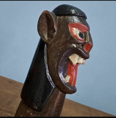 Antiga Carranca Decorativa em Madeira - Achados e Encantos