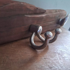 Porta Toalha em Madeira Nobre Rústicas com Ganchos em Metal na internet