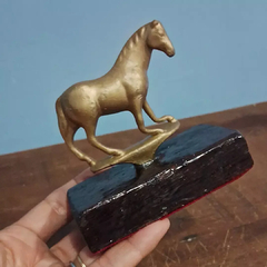 Estatueta em Bronze em Forma de Cavalo na internet